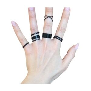 ✨Free With Purchase - Black Ring Set (NWOT)